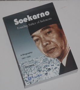B3-2013-04-20-BIOGRAFI-Bob Hering-Soekarno, Founding Father of Indonesia-A Biography 1901-1945